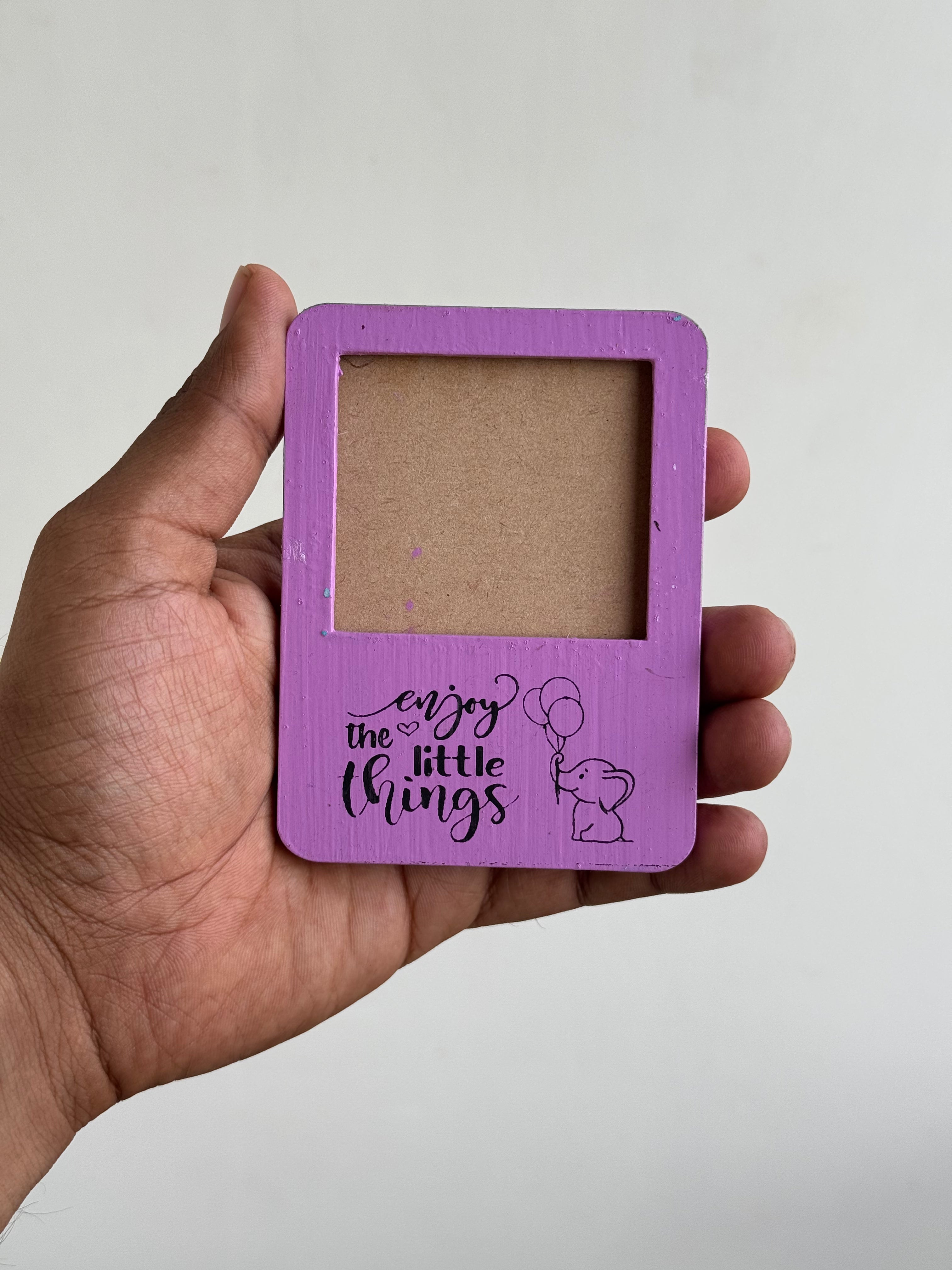 wooden frame with magnet 1 piece ( any colour )